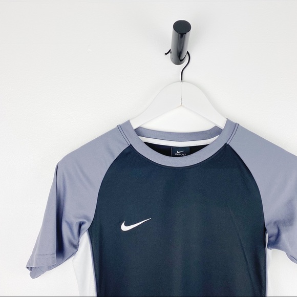 Nike Dri-FIT Breathe Short-Sleeve Training Shirt - Picture 7 of 10